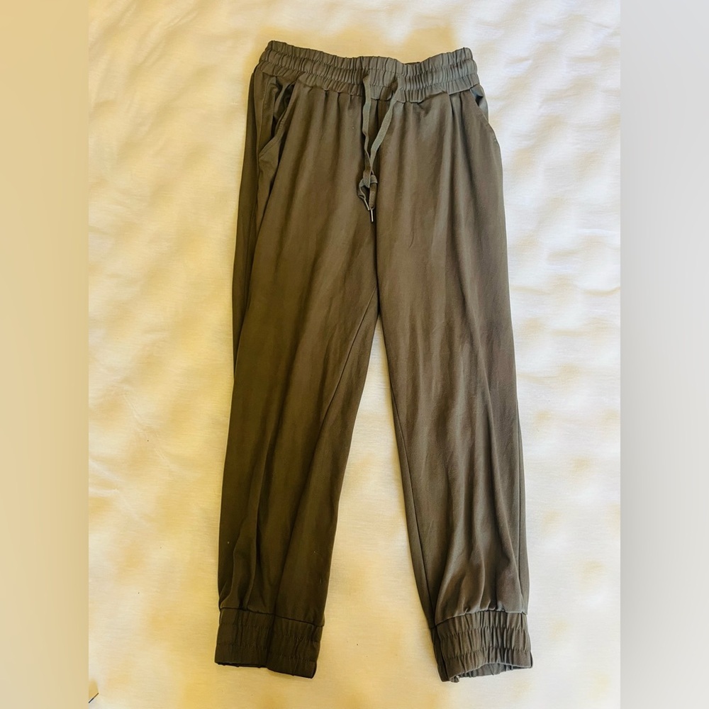 Ardene crops size xs.